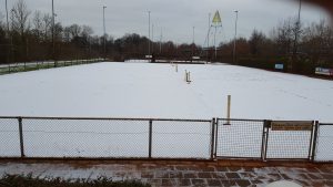 tennisbanen in de sneeuw